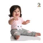 آستین کوتاه دخترانه خرگوش تکه دوزی برند برگ سبز - Image 3